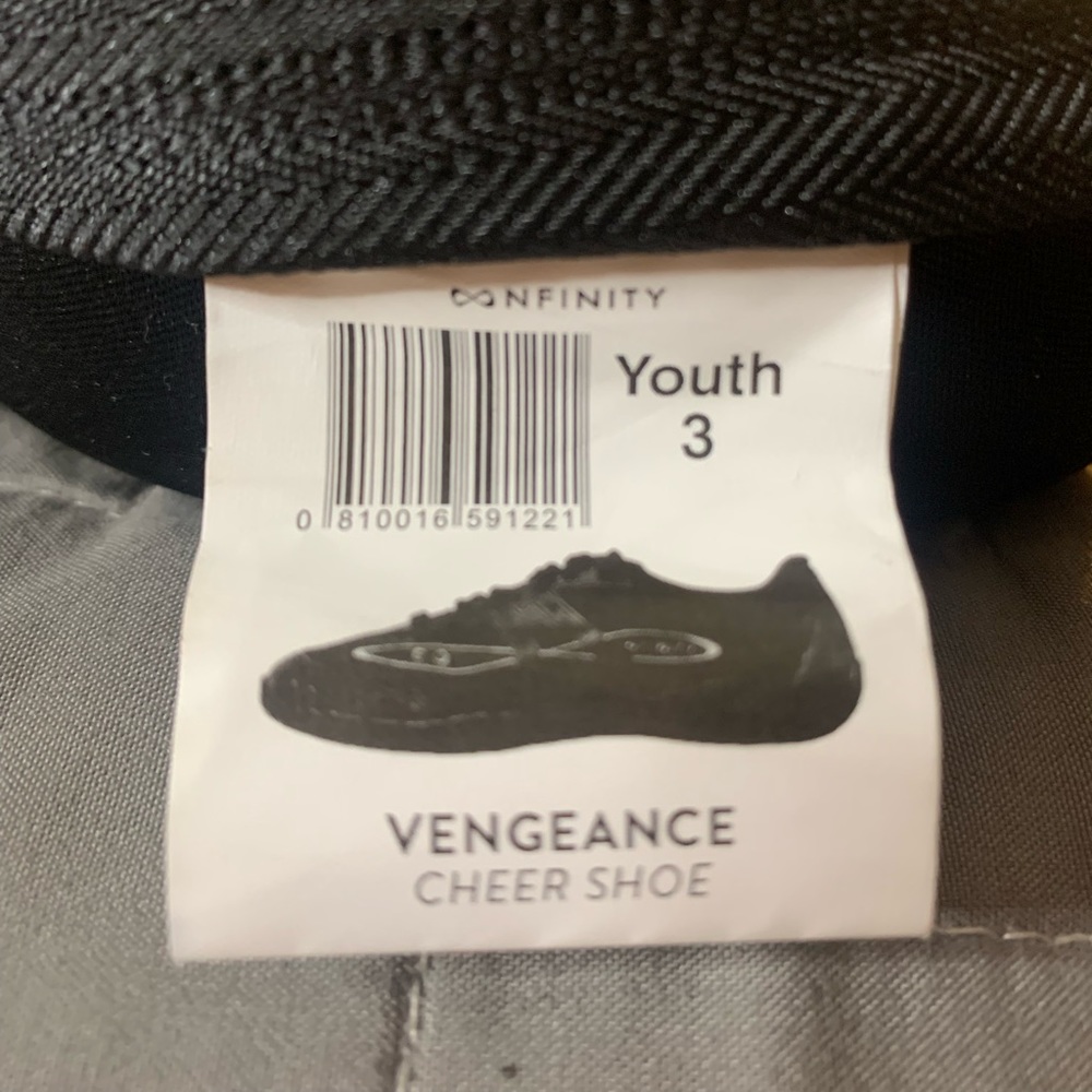 Nfinity VENGEANCE Size Youth 3 (Runs small)